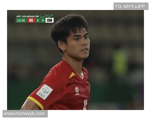 U23亚洲杯决赛中吾米提江关键封堵助力球队晋级决赛的精彩瞬间