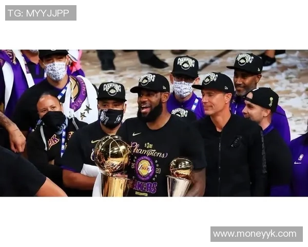 湖人队新援登场即砍下30分，球队实力大增